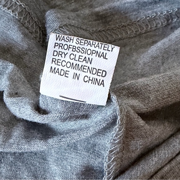 You Matter Gray V Neck Tshirt Womens Size XL - Picture 7 of 8